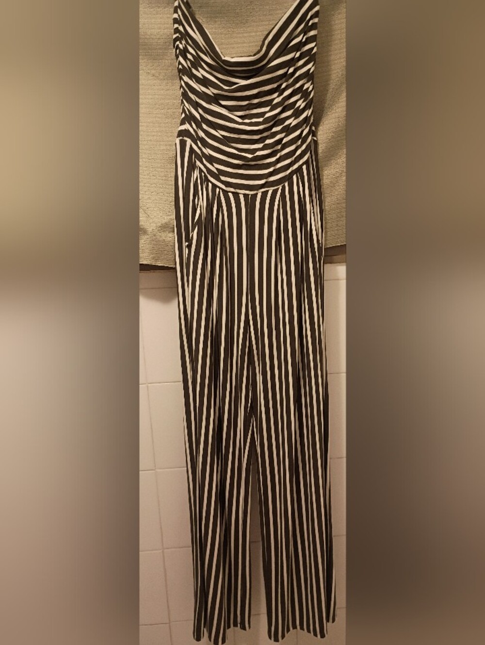 Hearts Hips Cream & Dark Grey Strapless Med Jumpsuit Rouched Top Empire Waist